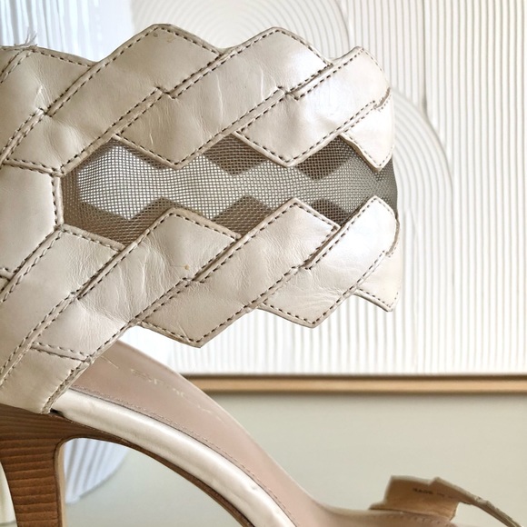 Via SPIGA creamy white leather heel with fine detail size 7 - Picture 11 of 17